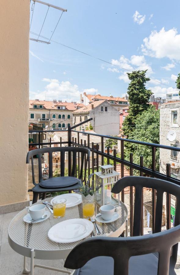Romantic Apartment With Balcony Split Ngoại thất bức ảnh